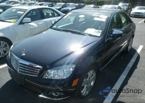 2009 Mercedes-Benz C300 z USA, uszkodzony, nr VIN WDDGF54XX9F240318